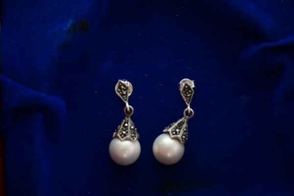 Drop pearl earrings 925 oxidised silver - Image 4