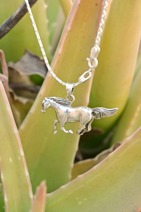 Running horse charm pendant - Image 3